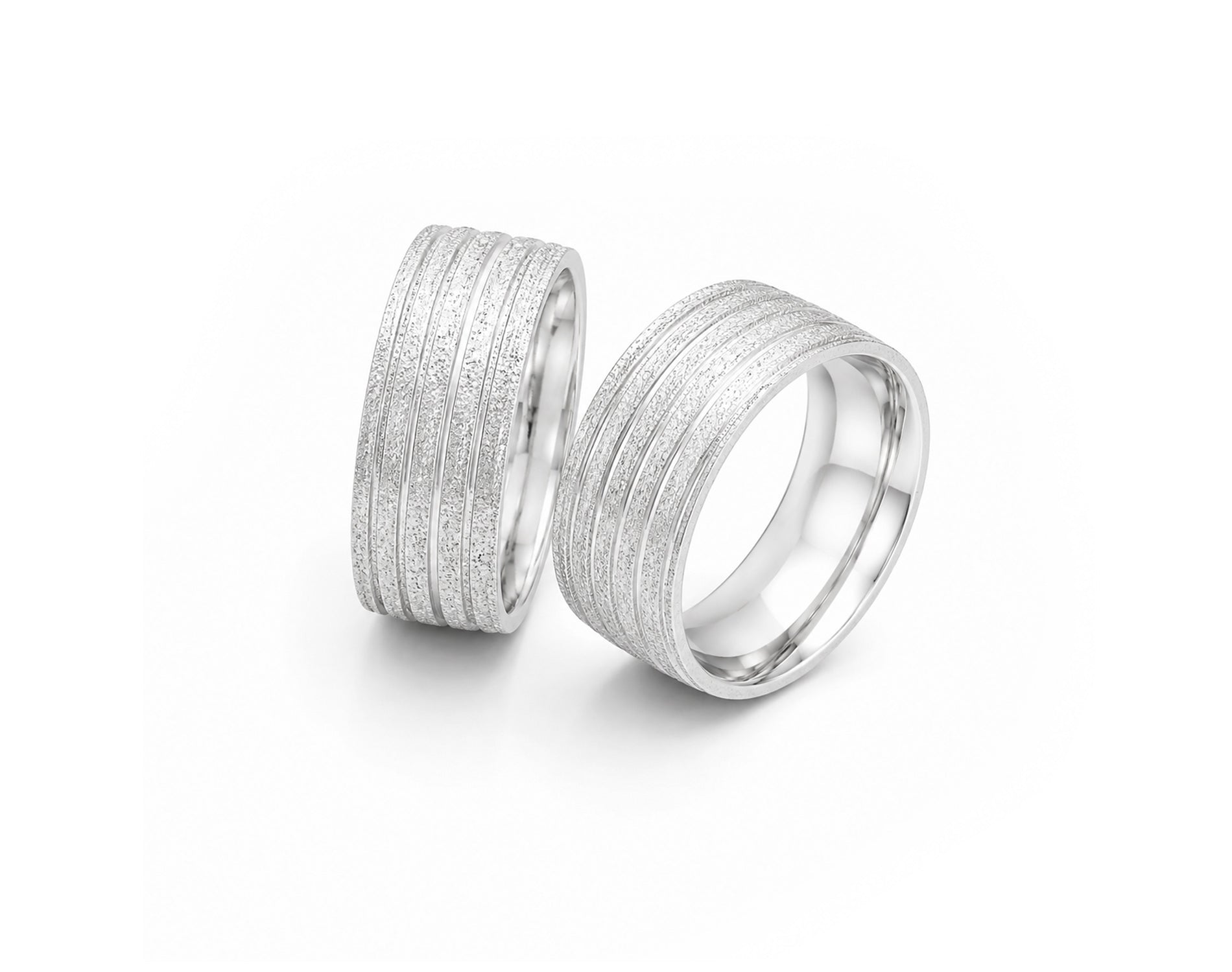 Aliança de Prata 925 com Frisos Intercalados Central e Diamantada 8mm
