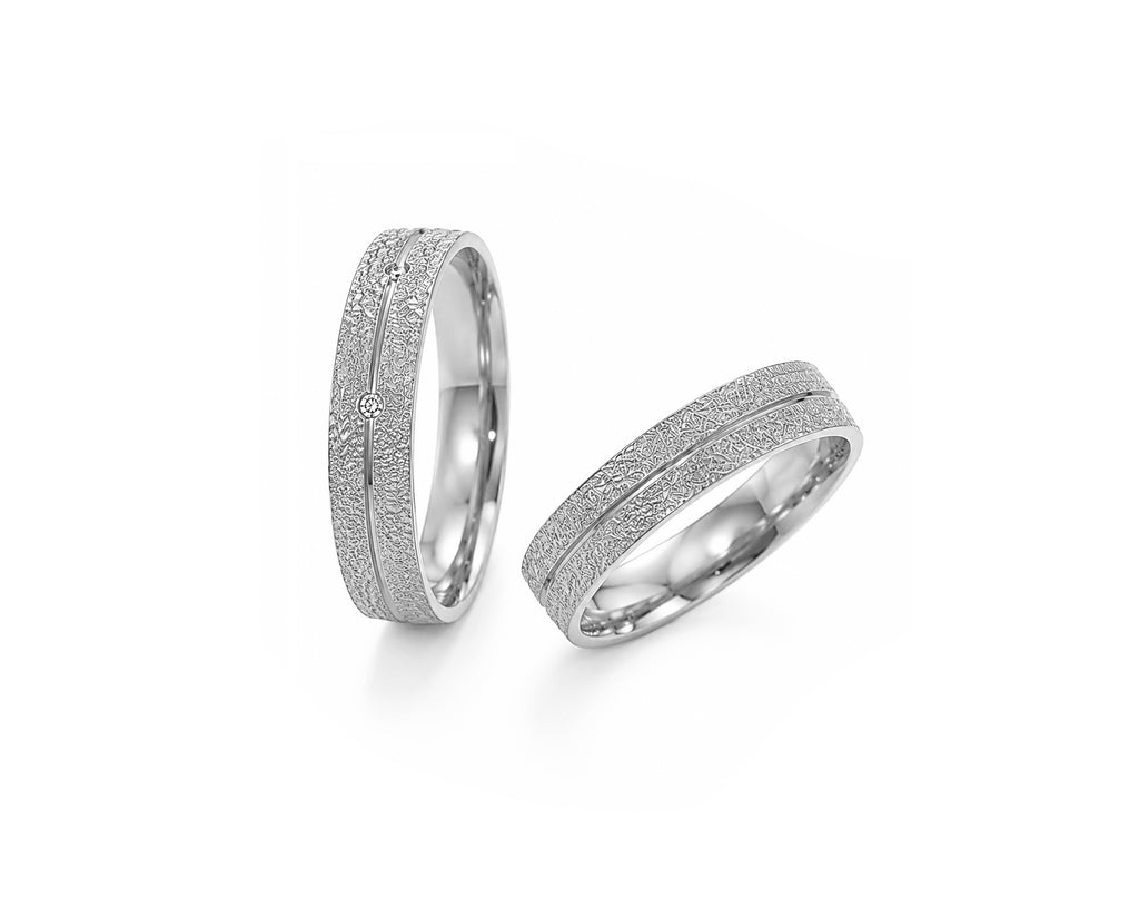 Alianças em Ouro 18k Com Friso Central e Diamantada
