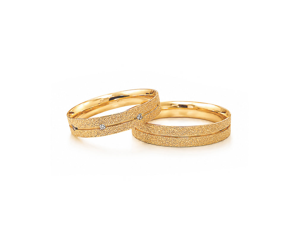 Alianças em Ouro 18k Com Friso Central e Diamantada