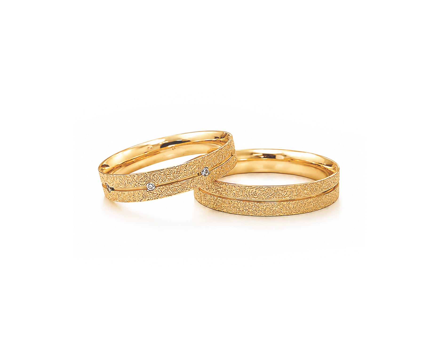 Alianças em Ouro 18k Com Friso Central e Diamantada