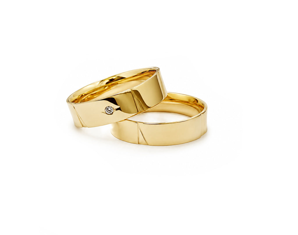 Alianças em Ouro 18k com Friso Triangular