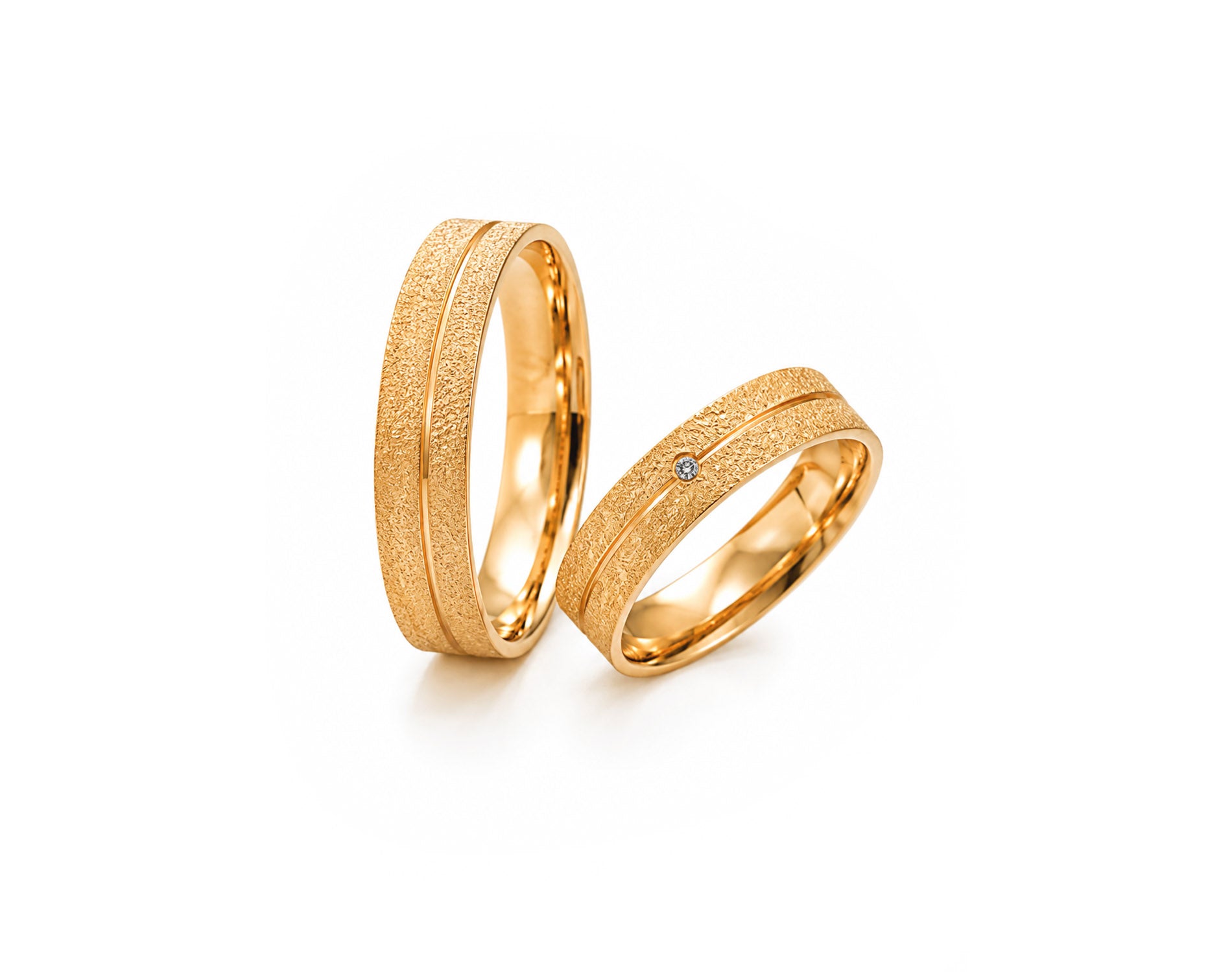 Alianças em Ouro 18k Diamantada com Friso Lateral