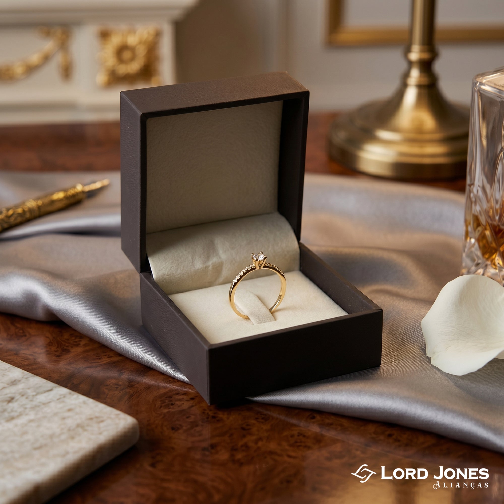 Anel de Noivado Imperial em Ouro 18K com Moissanite