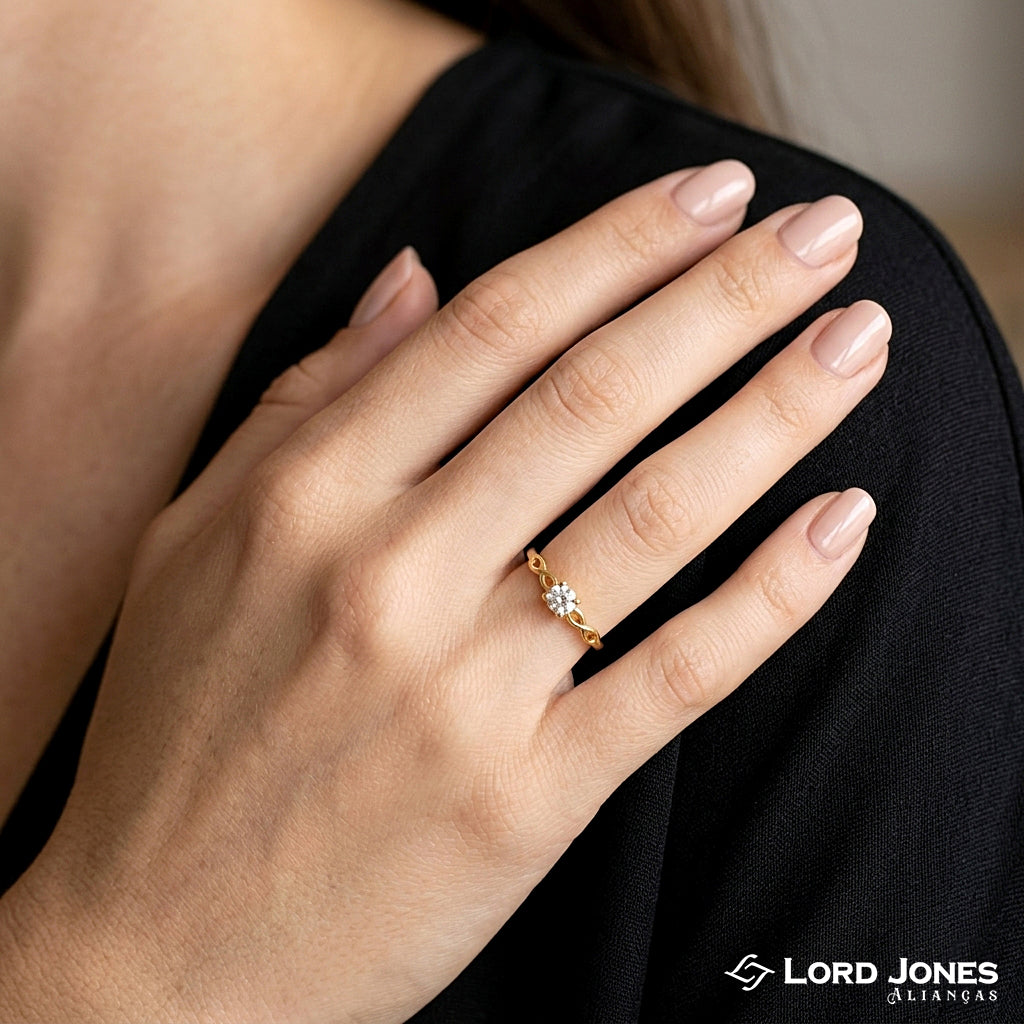 Anel Aparador Infinity em Ouro 18K com Moissanite