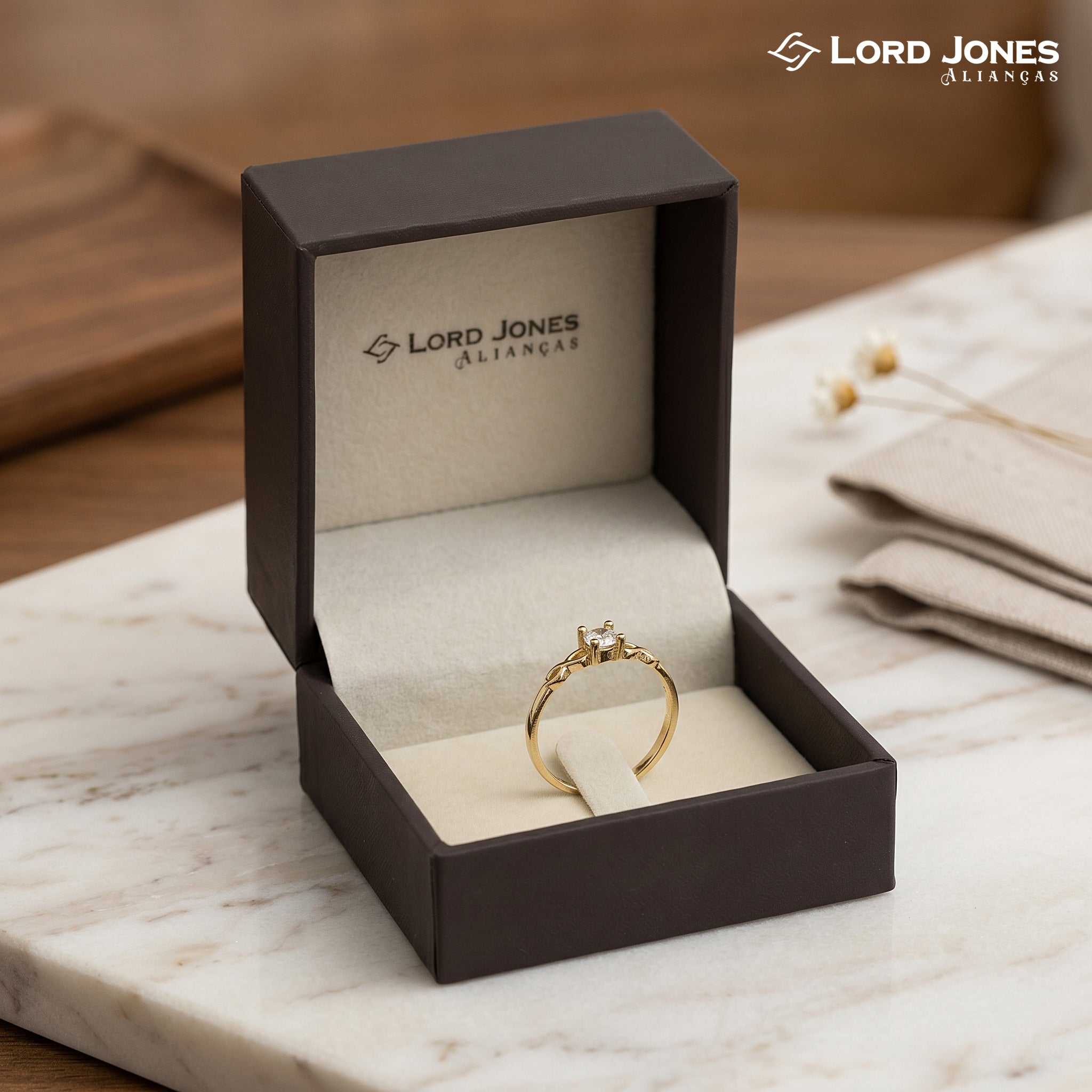 Anel Aparador Infinity em Ouro 18K com Moissanite