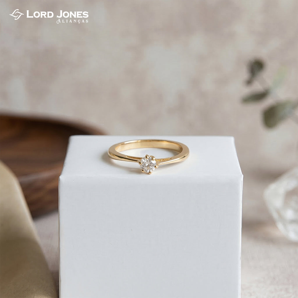 Anel de Noivado em Ouro 18K com Moissanite