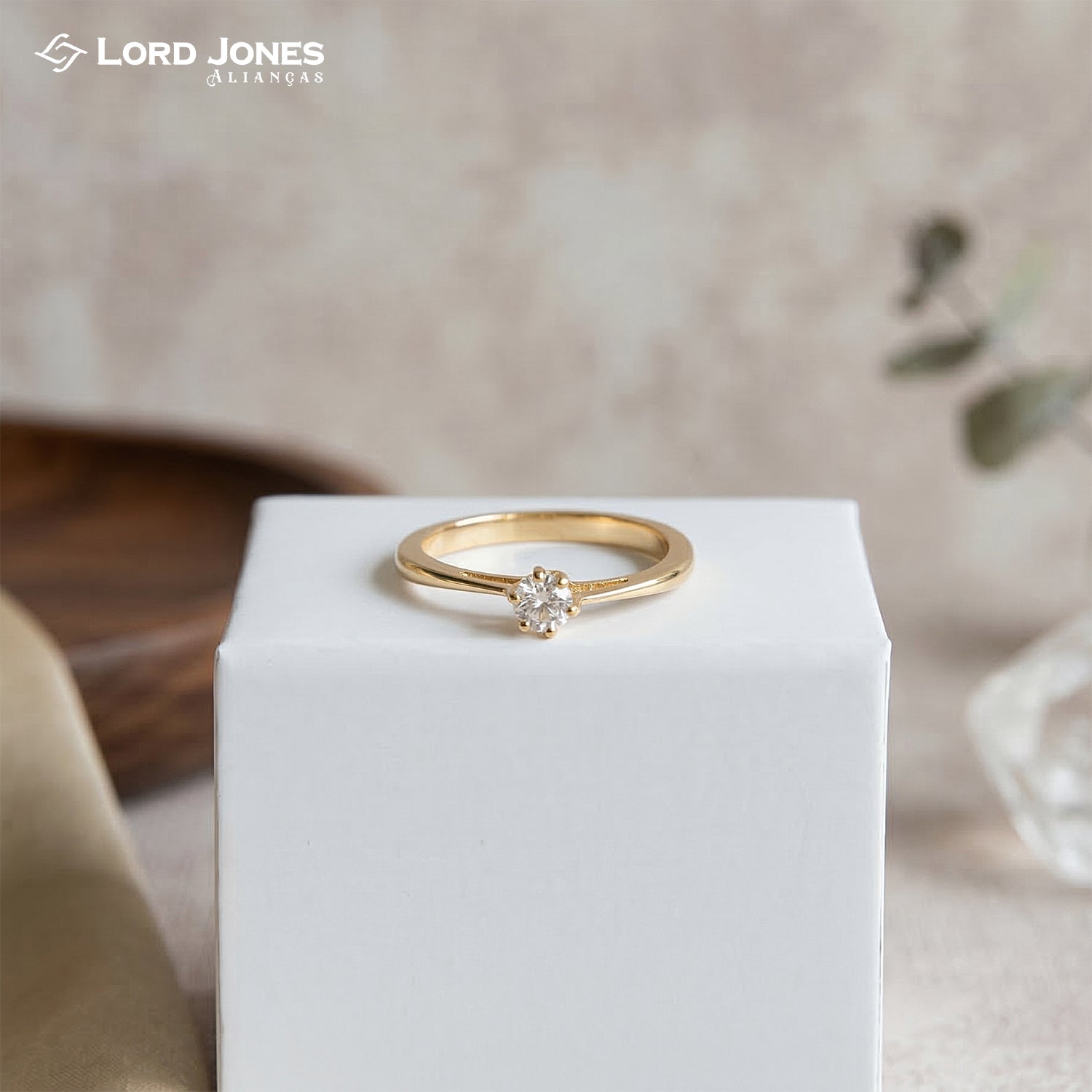 Anel de Noivado em Ouro 18K com Moissanite