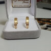Alianças em Ouro 18k com Friso Central e Diamantada
