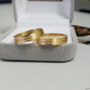 Alianças em Ouro 18k com Friso Central e Diamantada - Image 3